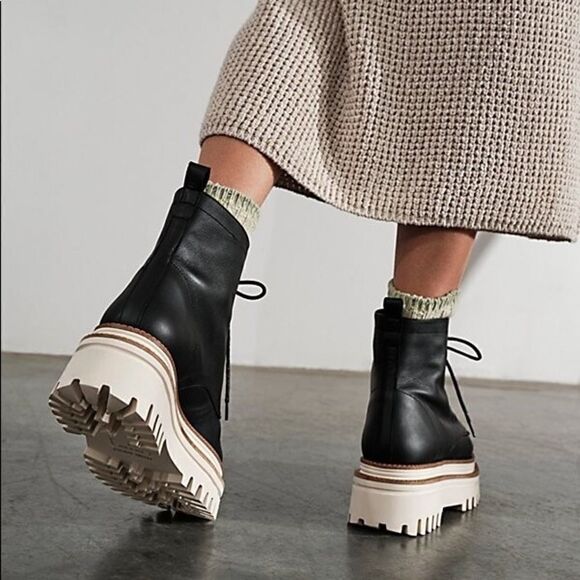 Paloma Barceló
High Expectations Platform Ankle Boot - Picture 3 of 8